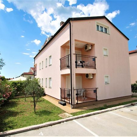Apartment Mendikovic Porec Exterior photo