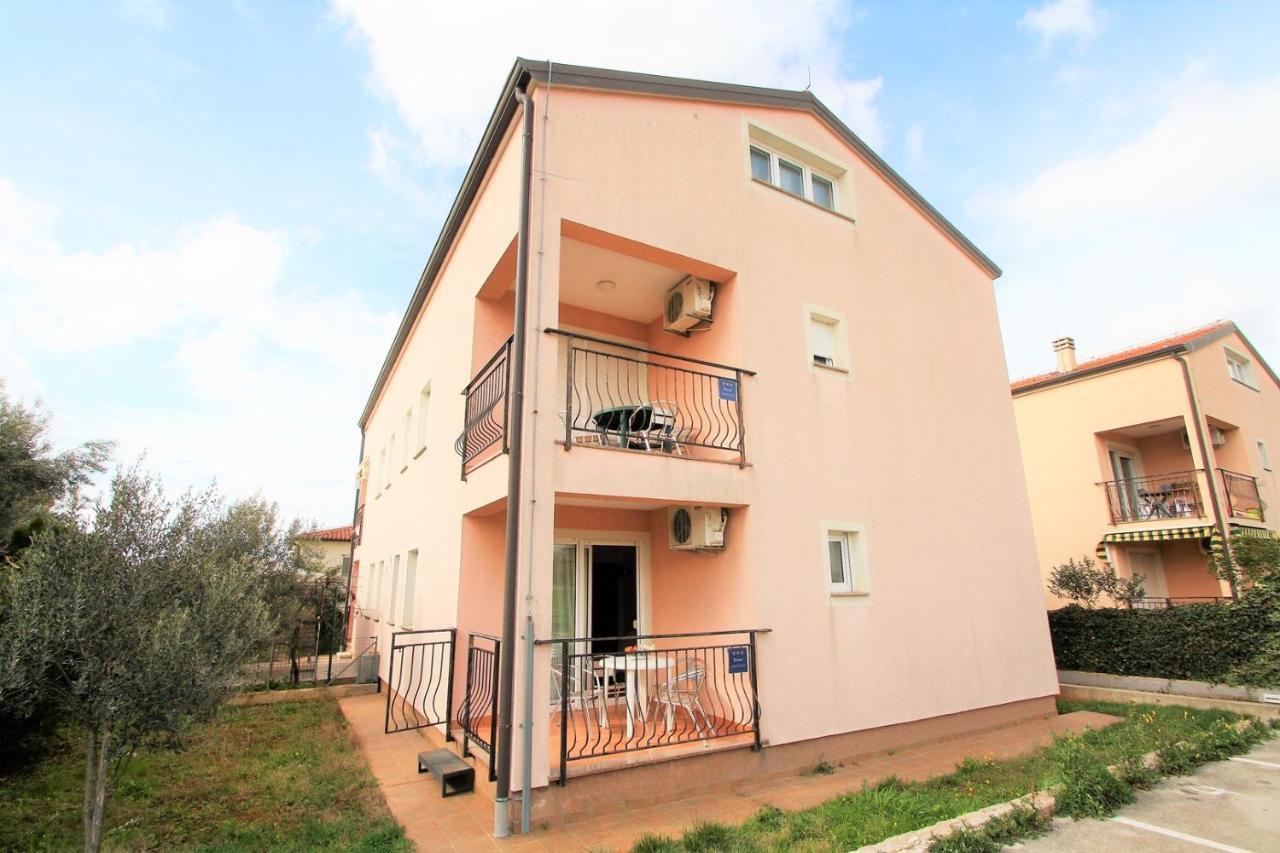 Apartment Mendikovic Porec Exterior photo